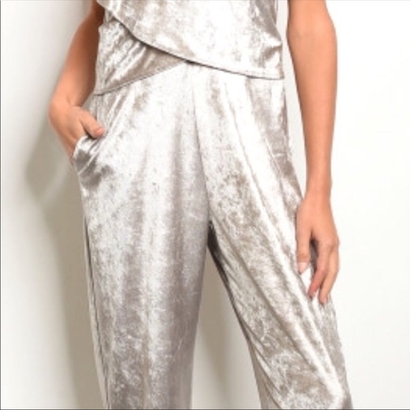 🥂”MARILYN”🥂VELVET CHAMPAGNE JUMPSUIT🥂 - Picture 4 of 8